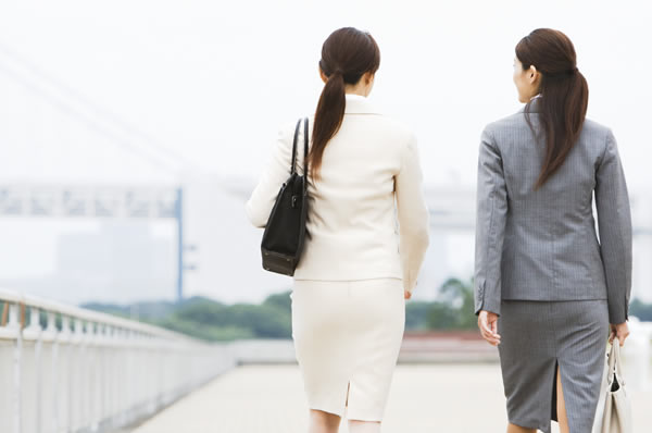 女性が増える職場で不倫?(イメージ)