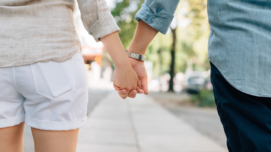 理想と言われる夫婦に浮気の影(イメージ)
