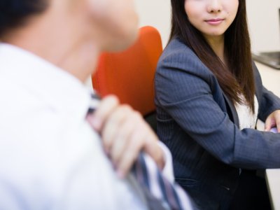親密な男性上司と女性部下